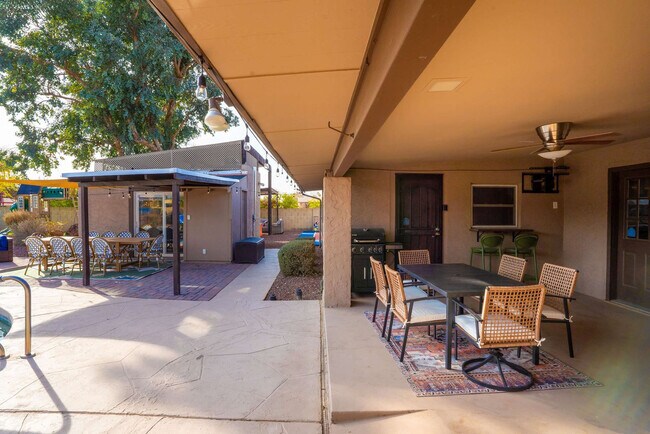 Building Photo - 6235 E Thunderbird Rd