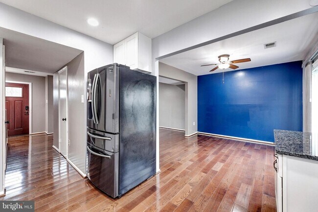 Building Photo - 18 Chantilly Ct