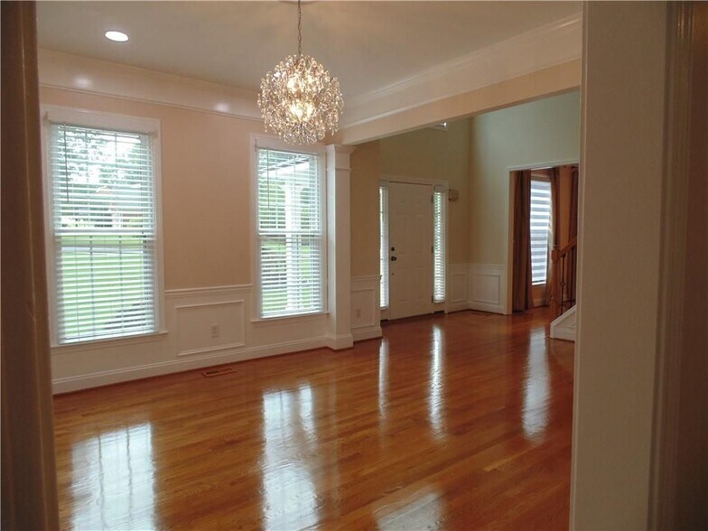 Building Photo - 3895 Deauville Way