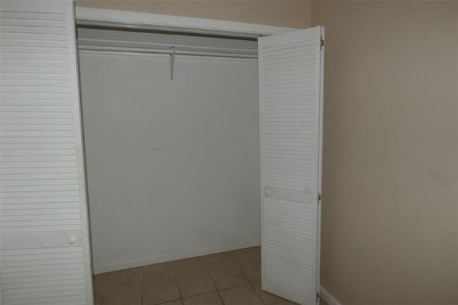 Building Photo - 910 Nelson St