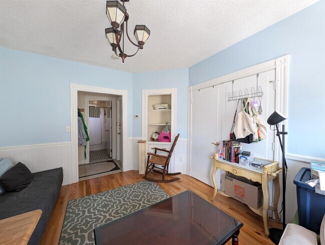 Building Photo - 489 Main St