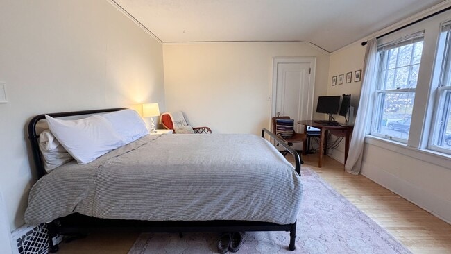 Building Photo - 505 N 16th Ave E