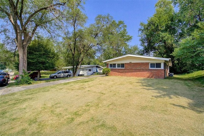 Building Photo - 8309 Woodhurt Dr Berkeley, MO 63134