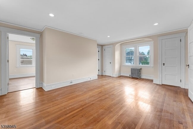 Building Photo - 6 Van Dyke Pl