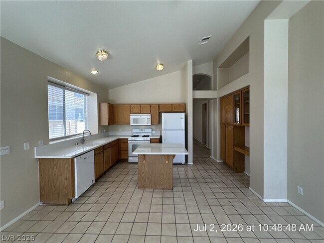Building Photo - 122 McLaren St