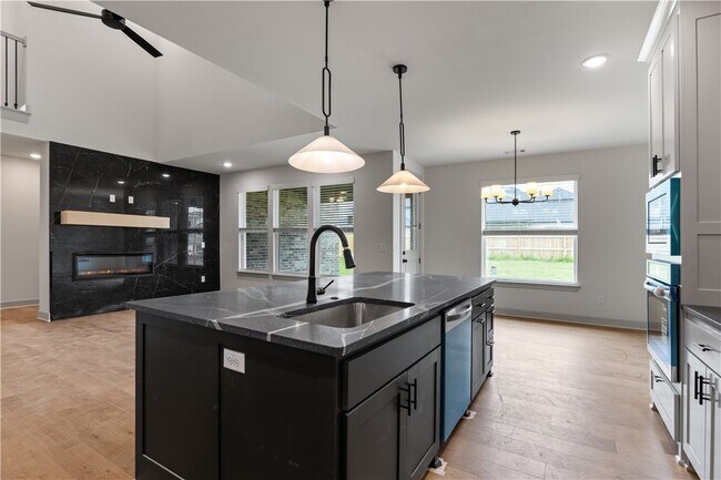 Building Photo - 1121 Whistler St