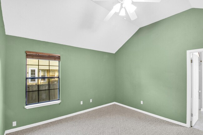 Building Photo - 2232 Fulva Dr