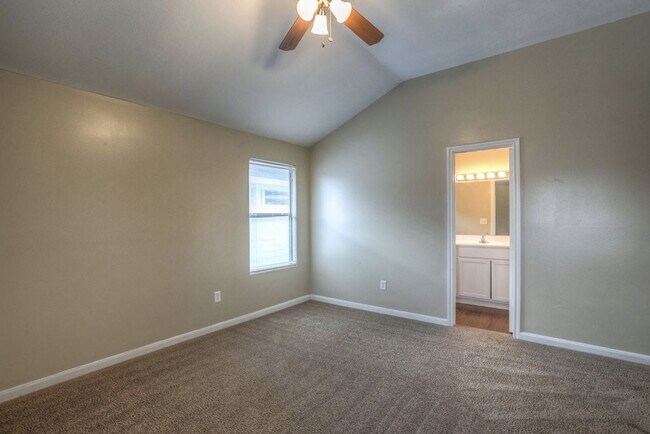 Building Photo - Pine Landing Townhomes - Ask for MOVE IN SPECIALS