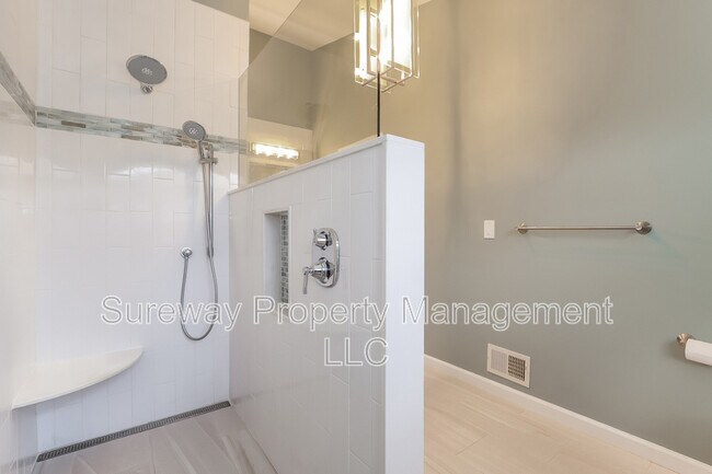 Building Photo - 10 Sea Breeze Ct