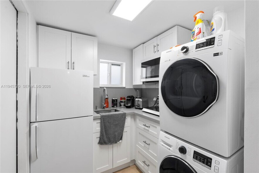 Building Photo - 5854 SW 62nd St