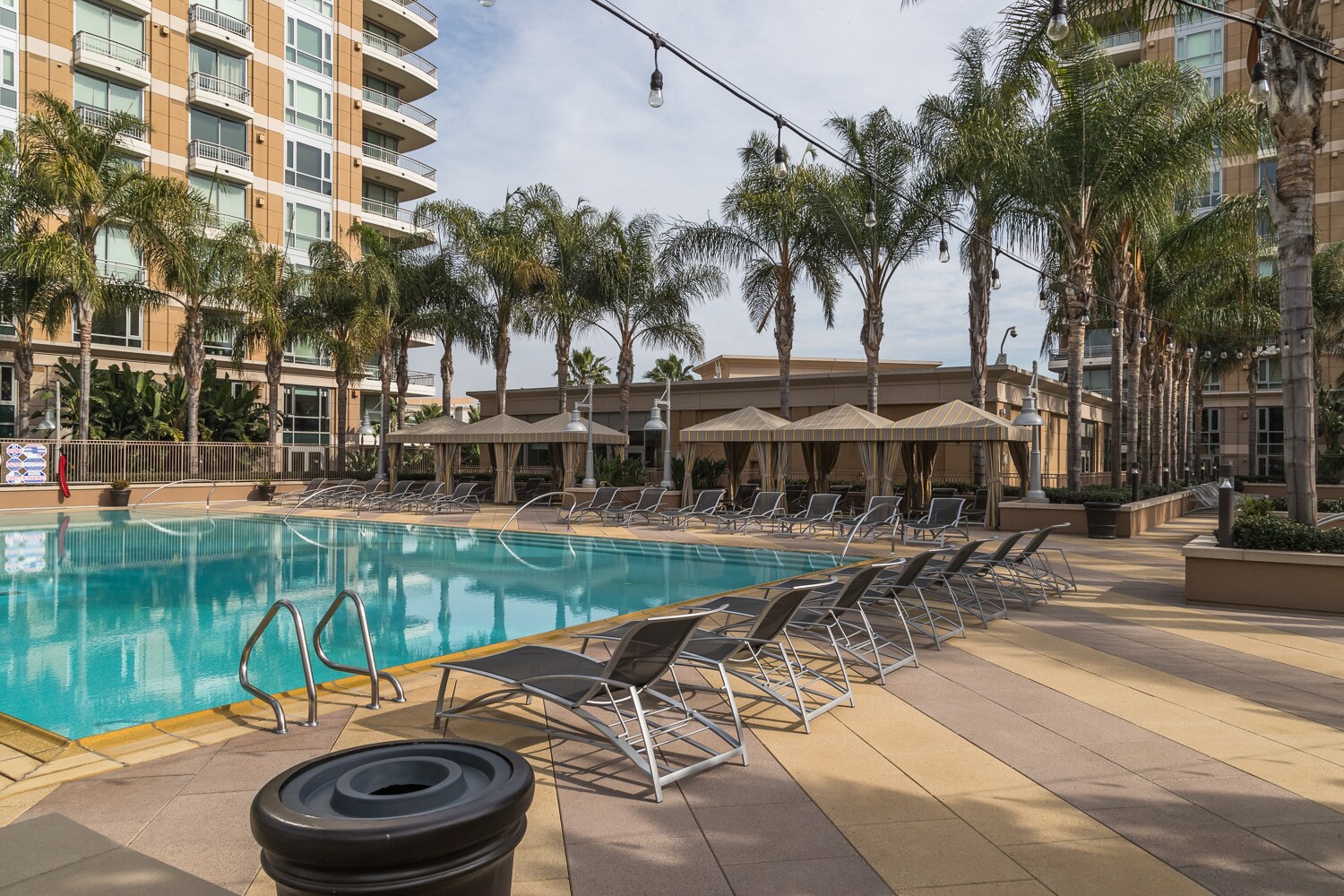 Building Photo - 5047 Scholarship