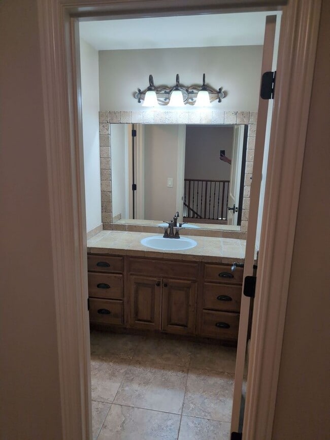 Building Photo - PET FRIENDLY -Spacious 6 Bedroom Home in St. George