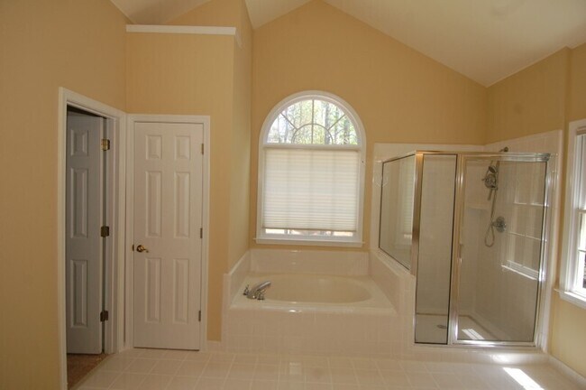 Building Photo - 340 Tall Timbers Dr