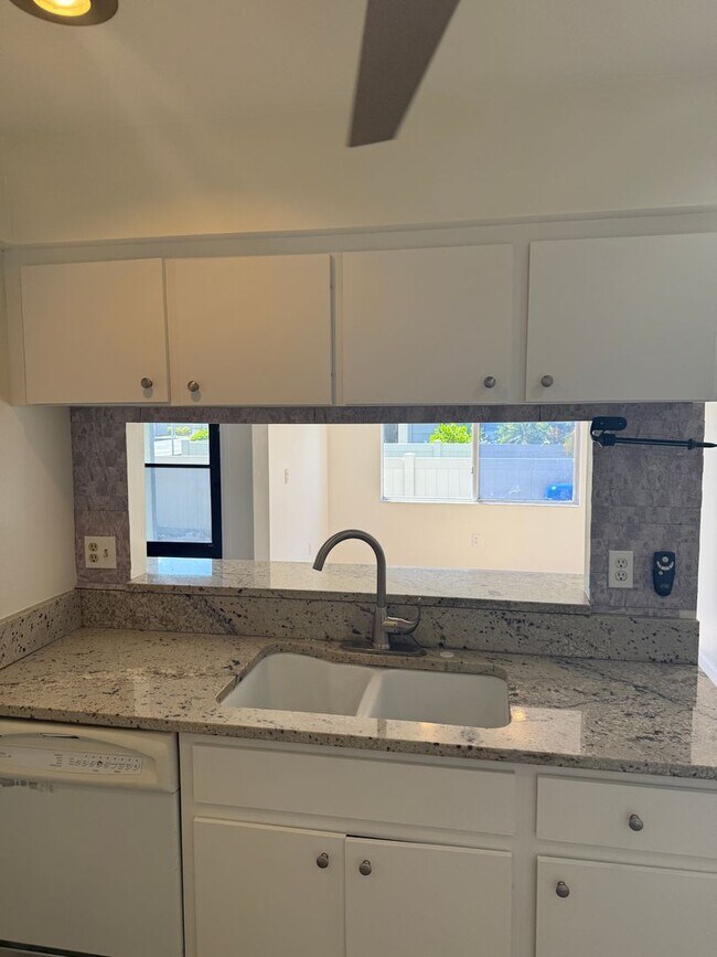 Building Photo - 2 Bed | 2 Bath | Updated Condo | Covered Parking