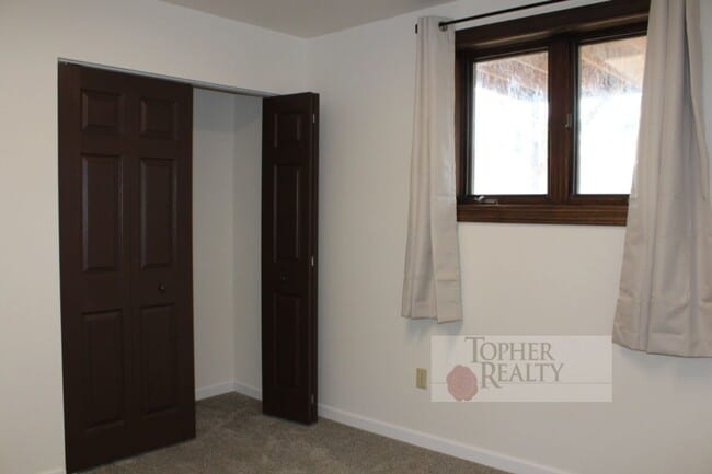 Building Photo - 3 Cambridge Ct