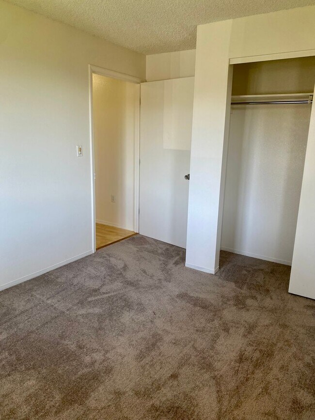 Building Photo - Available Now | 2 Bedroom, 1 Bathroom Apartment w/Scenic View from Enclosed Lanai | Kualana Knoll...