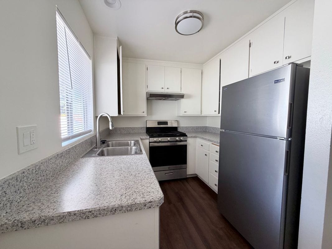 Building Photo - 1021 San Andres St