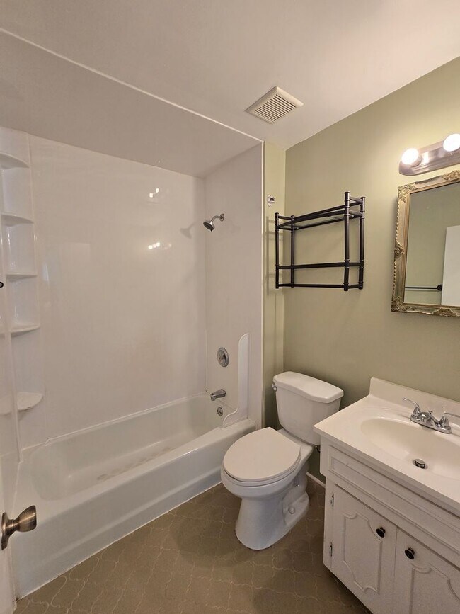 Building Photo - Brick Ranch in the heart of Jeffersontown! Featuring hardwood styled floors, 3 Bedrooms, 1.5 Bath...