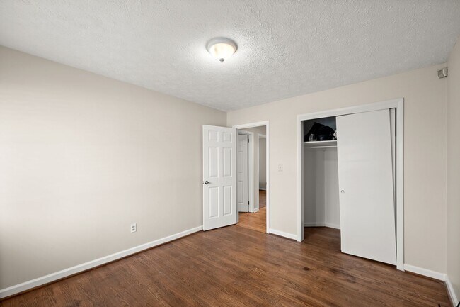 Building Photo - 3 Bedroom Lake Home In Gainesville!