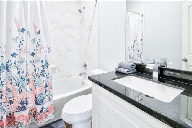 Building Photo - 3510 Oleander Ave