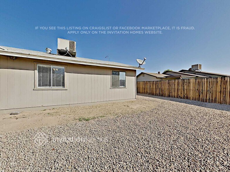 Building Photo - 2853 E Escondido Ave