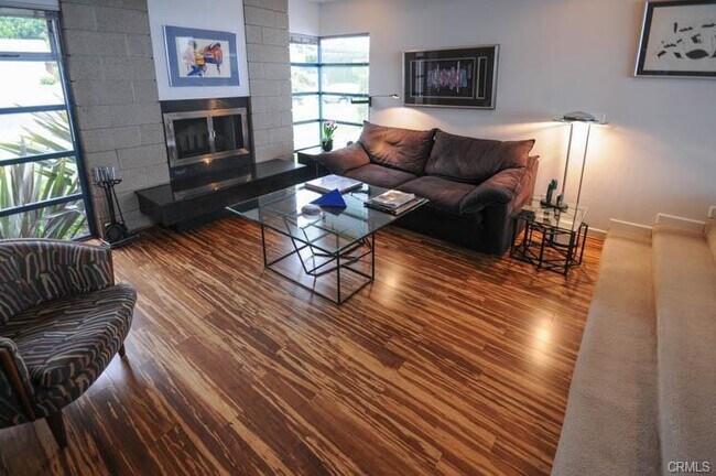 Building Photo - Custome Built Home With Ocean Views
