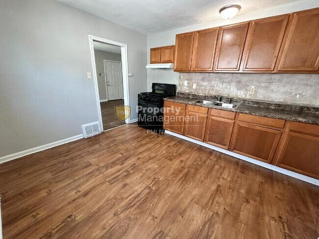 Building Photo - 754 Durbin St