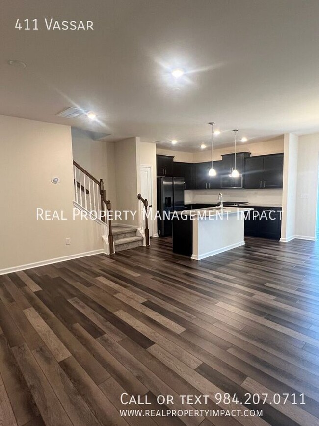 Building Photo - 411 Vassar-