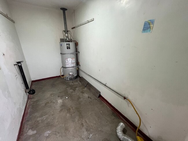 Building Photo - 408 W El Camino St