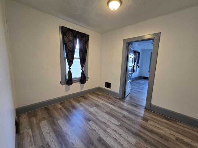 Building Photo - mad5865