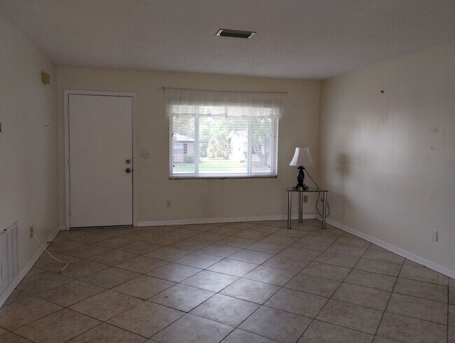 Building Photo - Beautiful 2 Bedroom, 2 Bathroom Home for Rent in Spring Hill, FL!