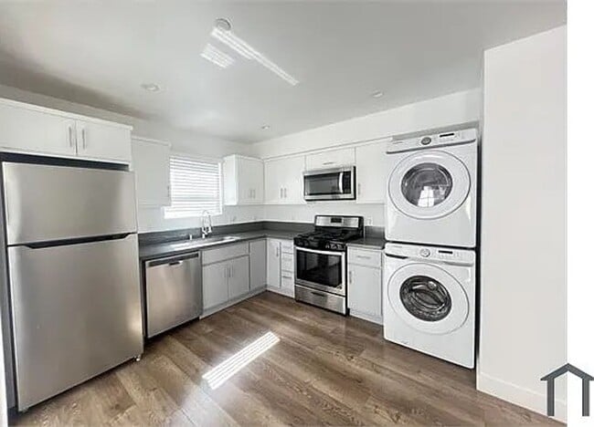 Building Photo - 25200 Frampton Ave