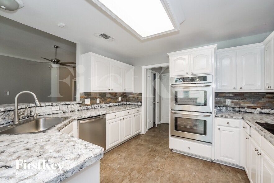 Building Photo - 101 Canterbury Dr