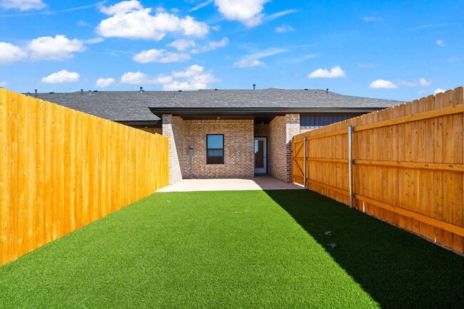 Building Photo - Luxurious Townhome Located In Abbey Glen - Cooper ISD