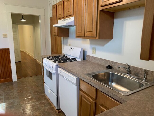 Building Photo - Wonderful lower unit with fresh paint