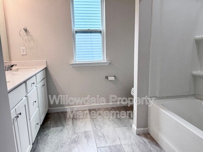 Building Photo - 1020 Garrow Dr