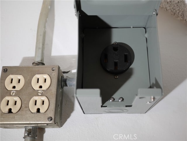 Building Photo - 9402 Vía Yolanda