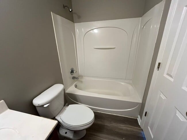 Building Photo - Renovated 3 Bedroom 3 Bath Townhome for Rent!