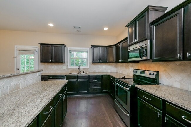 Building Photo - 390 Cliffhaven Cir