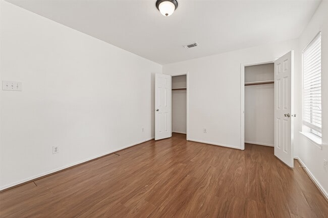 Building Photo - 3807 Brook Garden Ln