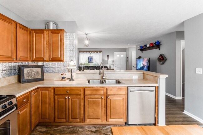 Building Photo - 8196 Echo Spring Dr