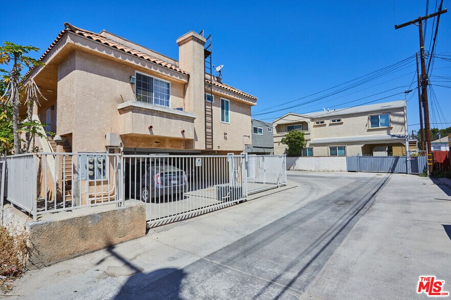 Building Photo - 3822 Bentley Ave