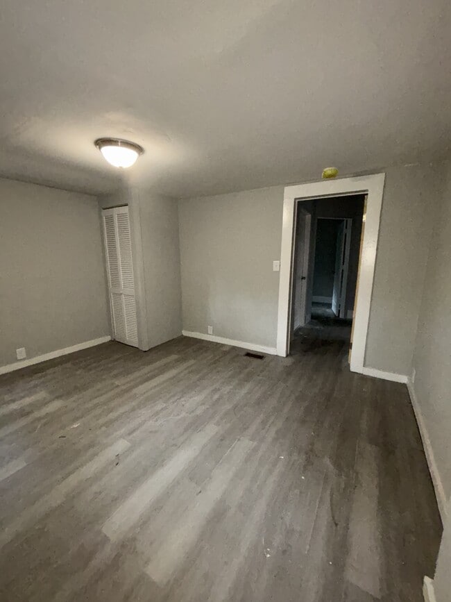 Building Photo - 1120 Elm Ave