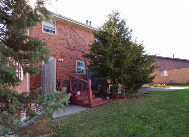 Building Photo - 2205 W Westport Rd
