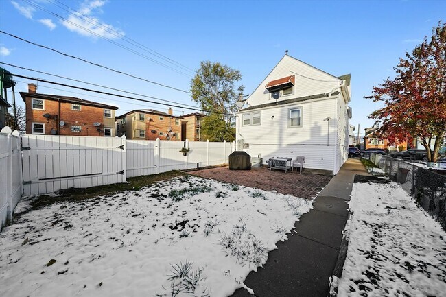 Building Photo - 2334 N 74th Ave