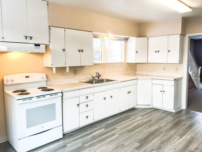 Building Photo - 917/ 917.5 West A St