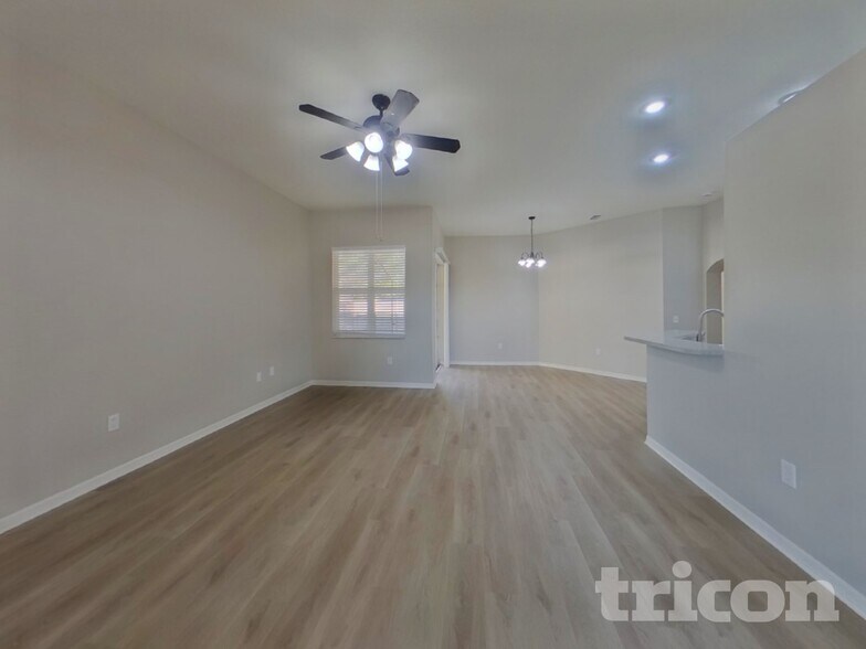 Building Photo - 1810 Cattleman Dr