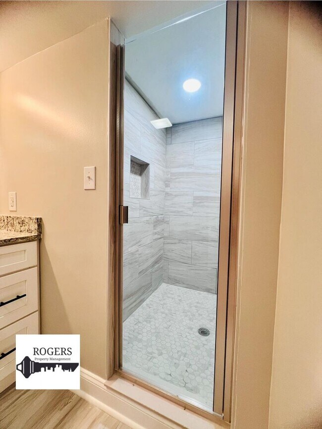 Building Photo - Newly Renovated Studio Apt. - Creedmoor