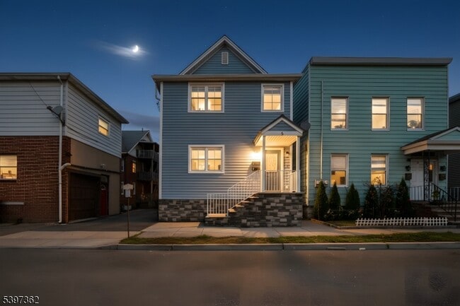 Primary Photo - 8 Essex St