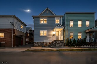 Building Photo - 8 Essex St